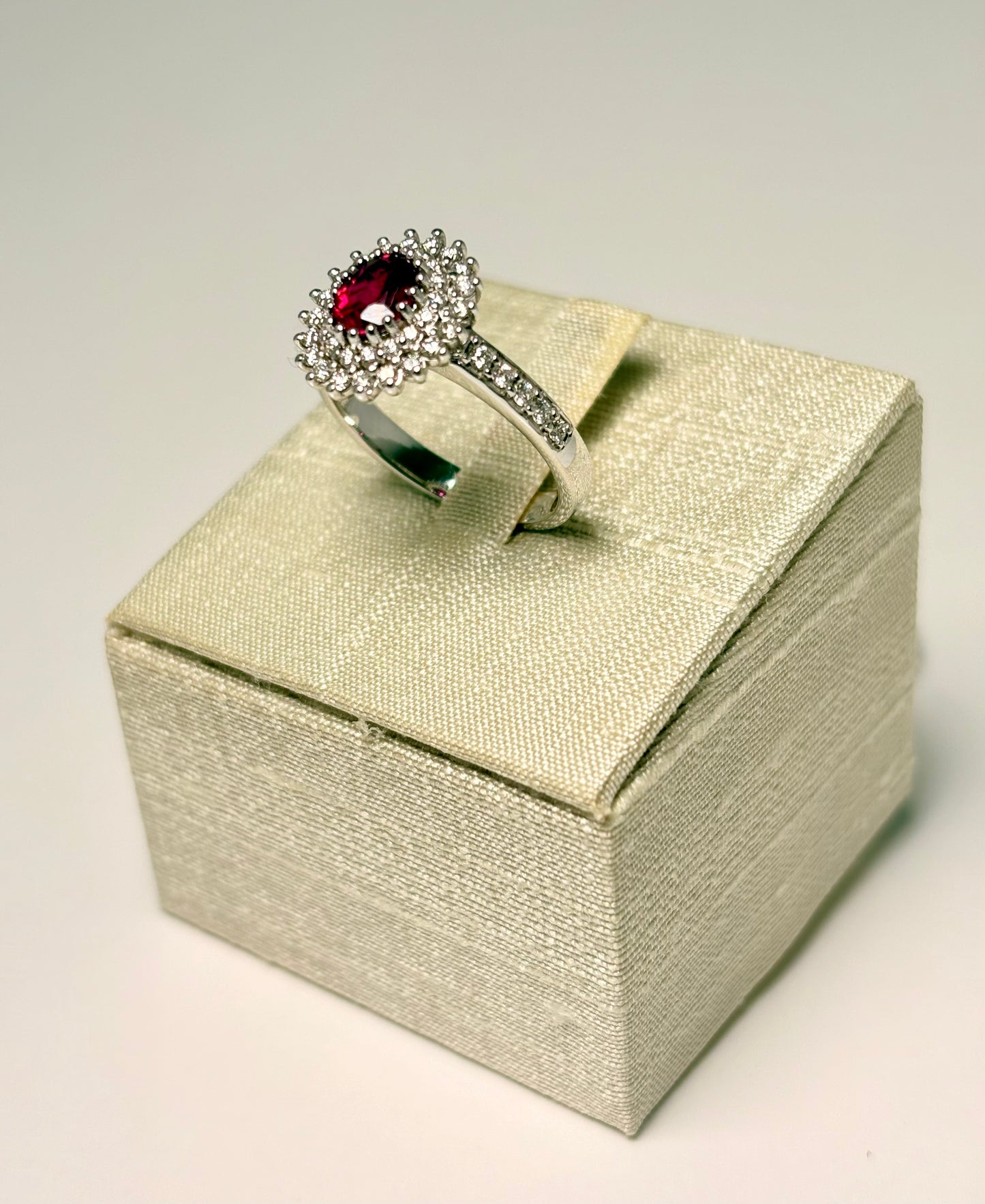 Anello Rubino e Diamanti