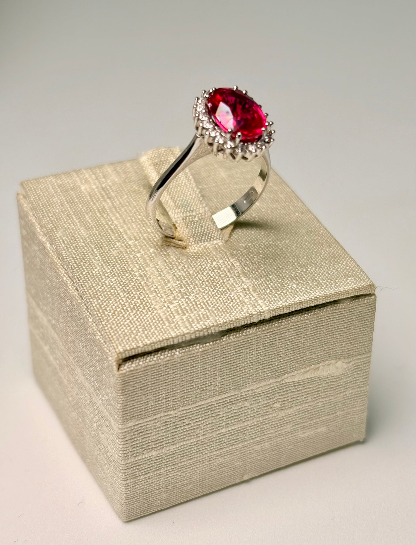 Anello Rubino e diamanti