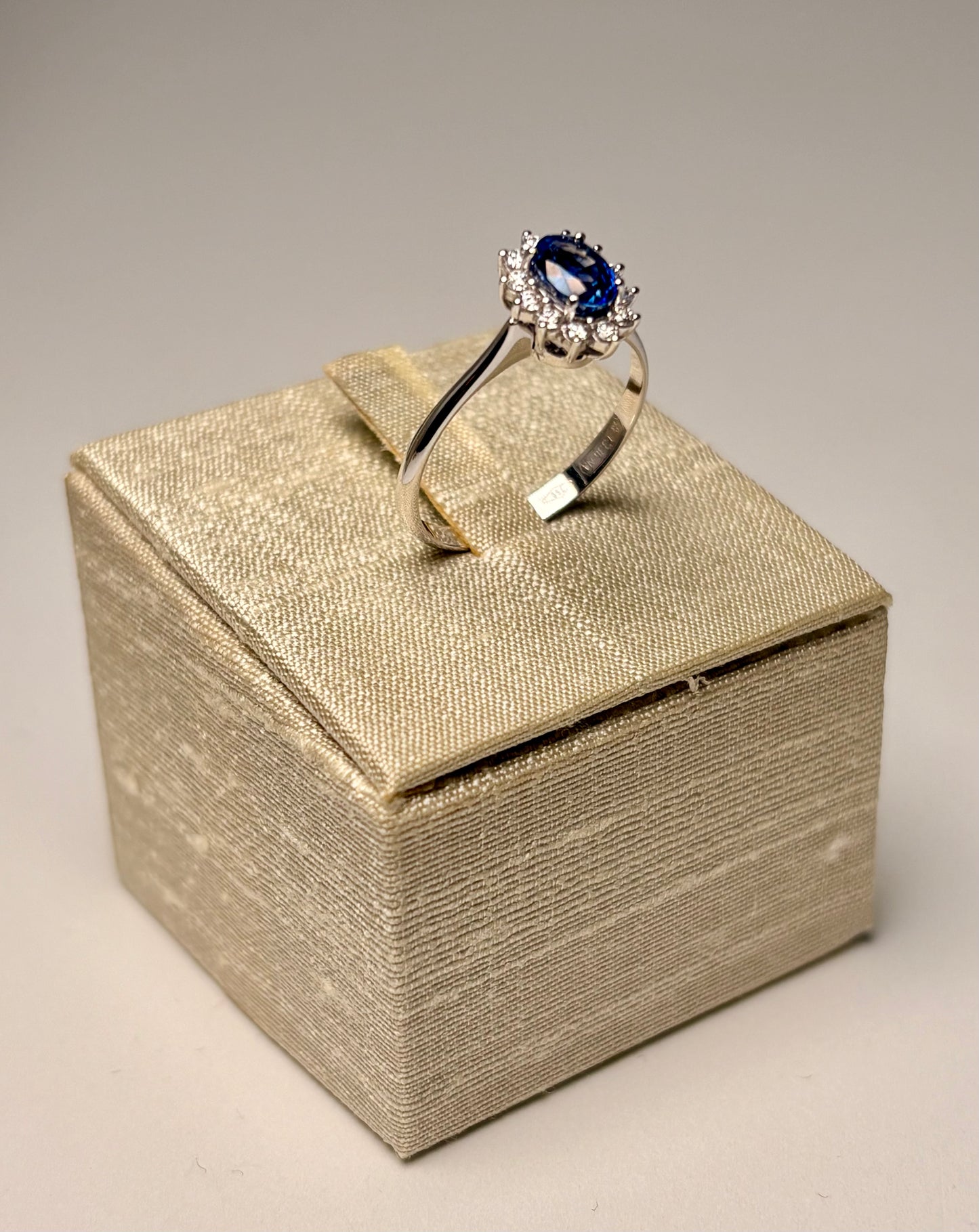 Anello Zaffiro blu