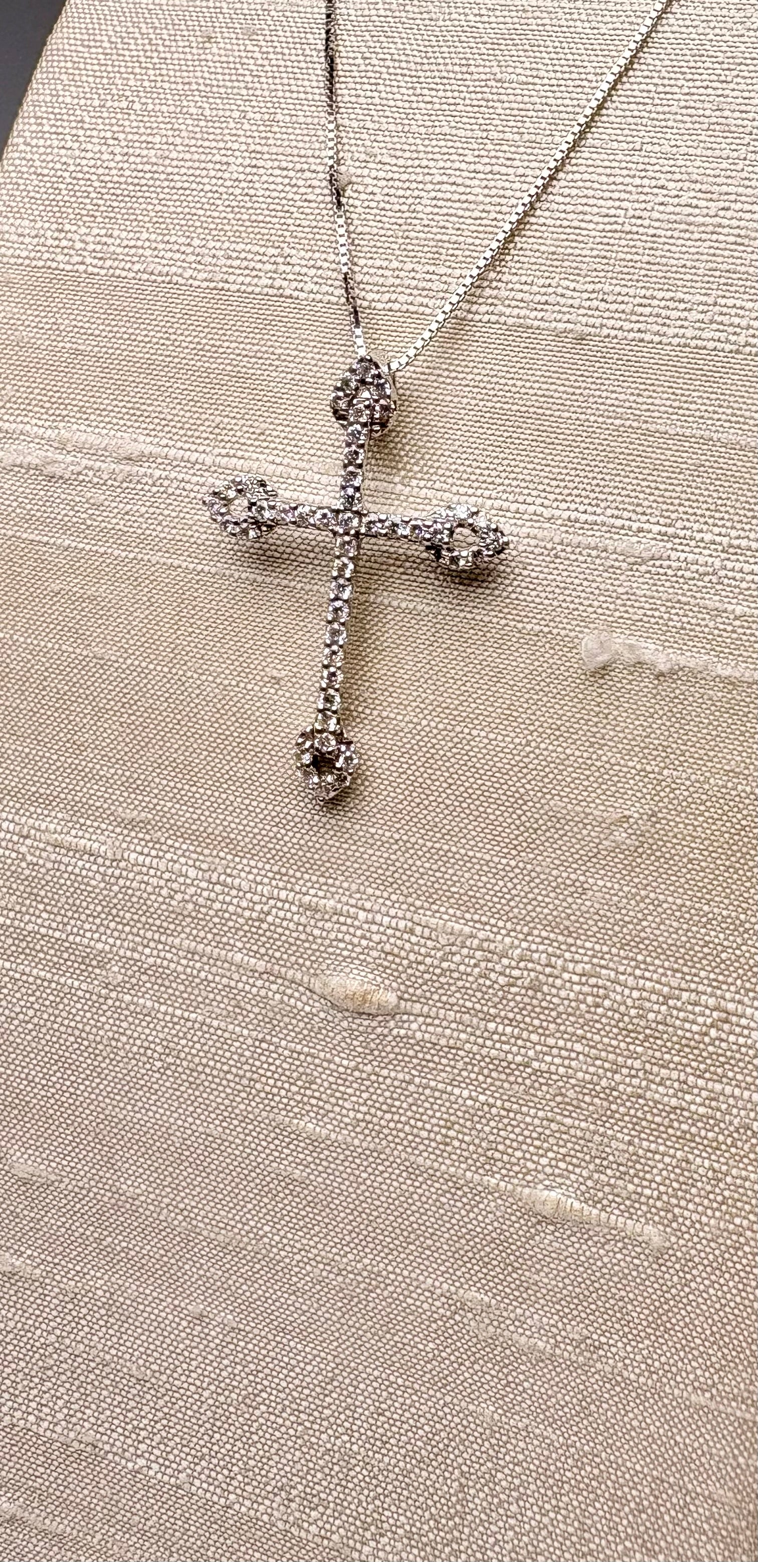 Collana Croce ct. 0,35