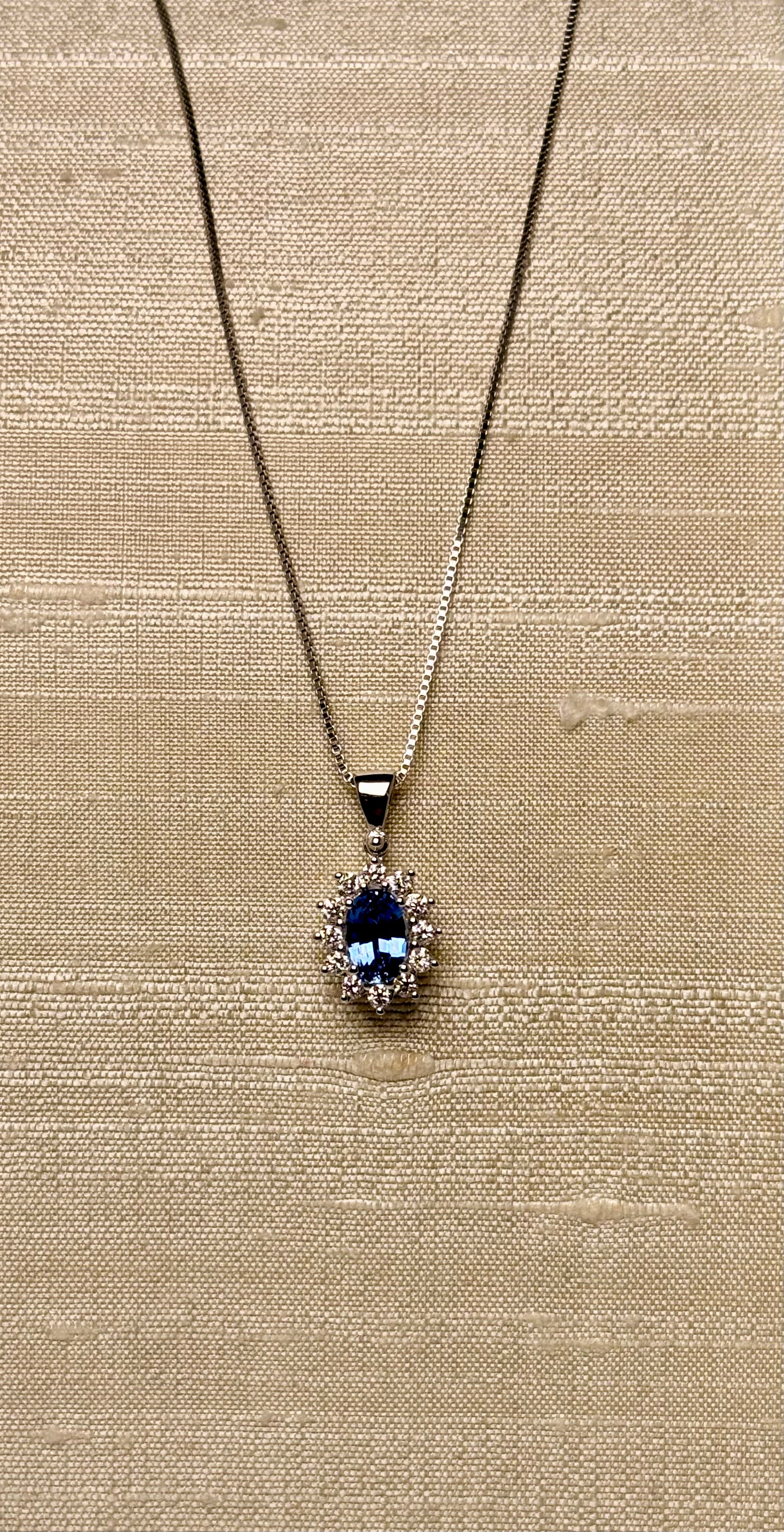 Collana Zaffiro ovale