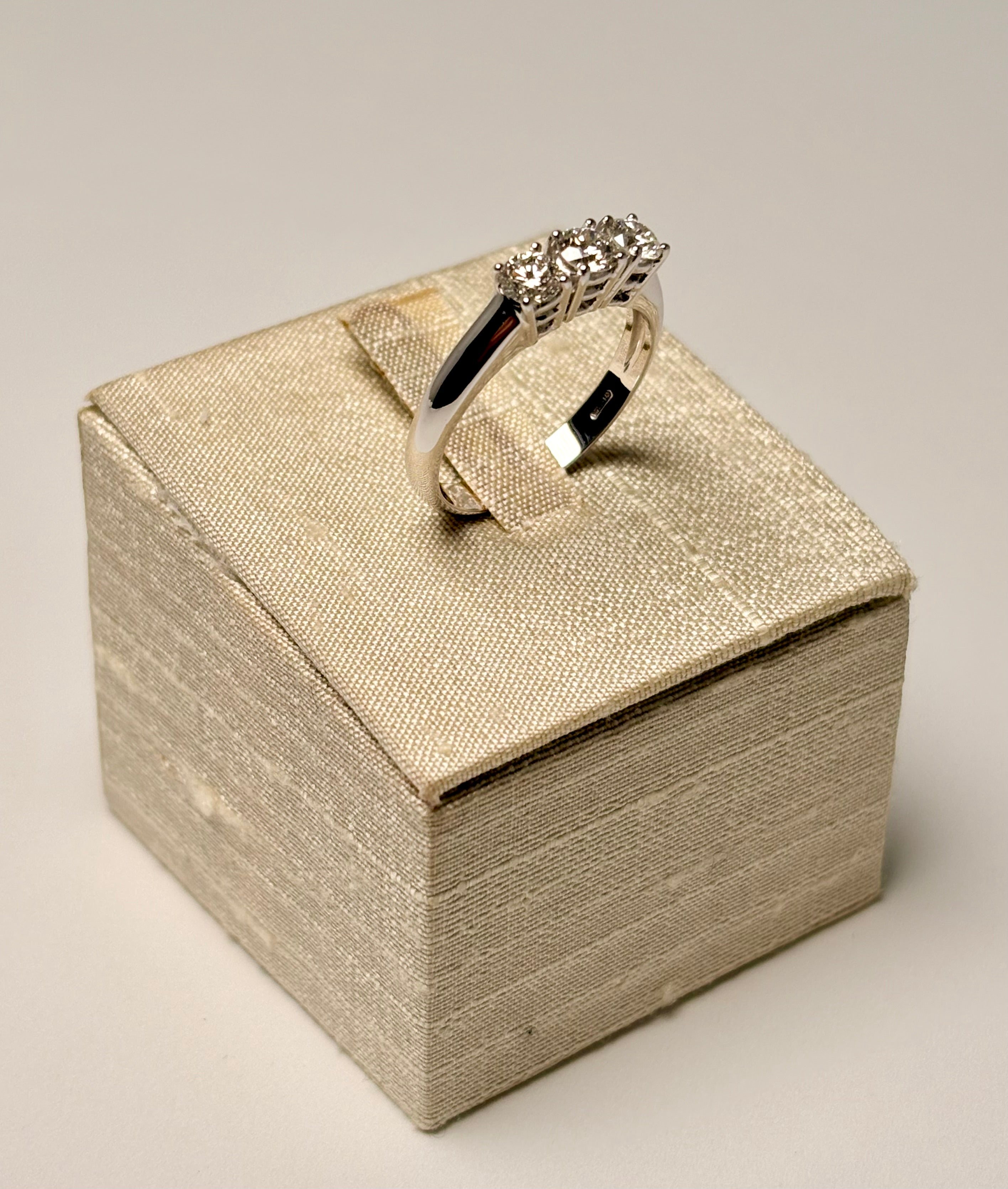 Anello Trilogy ct. 0,63