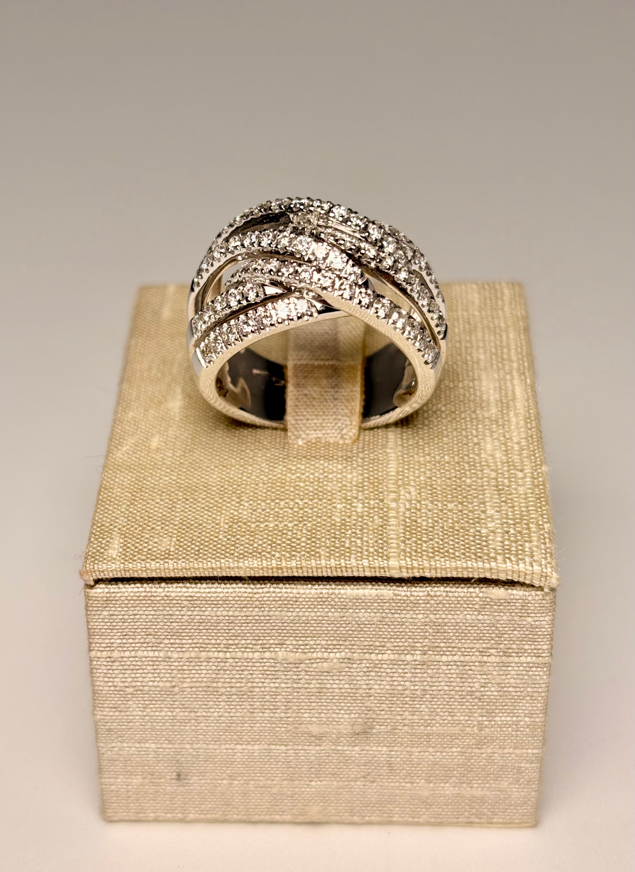 Anello Intreccio Pavè