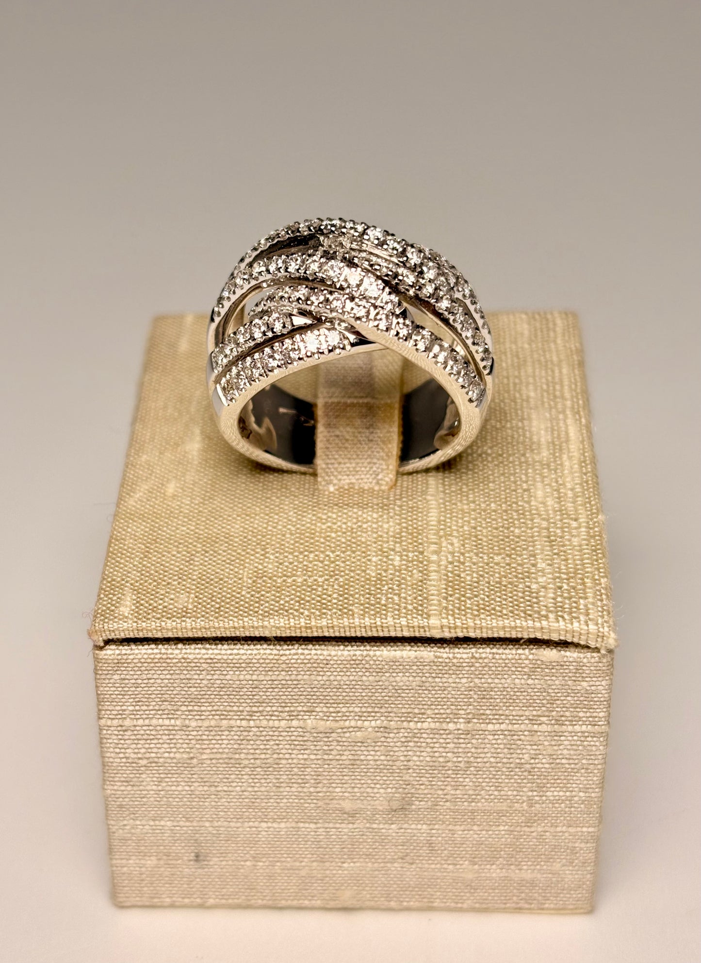 Anello Intreccio Pavè
