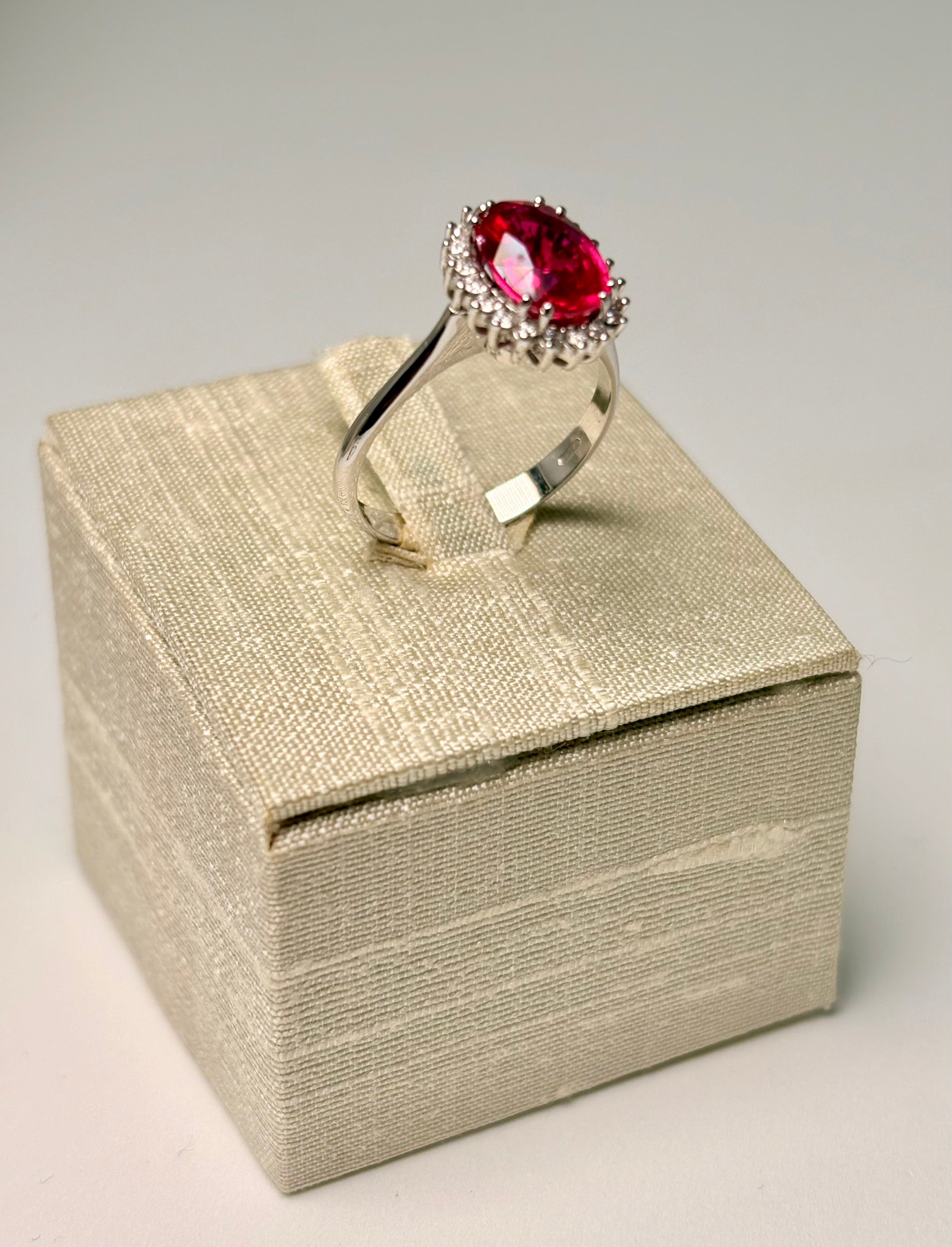 Anello Rubino e diamanti