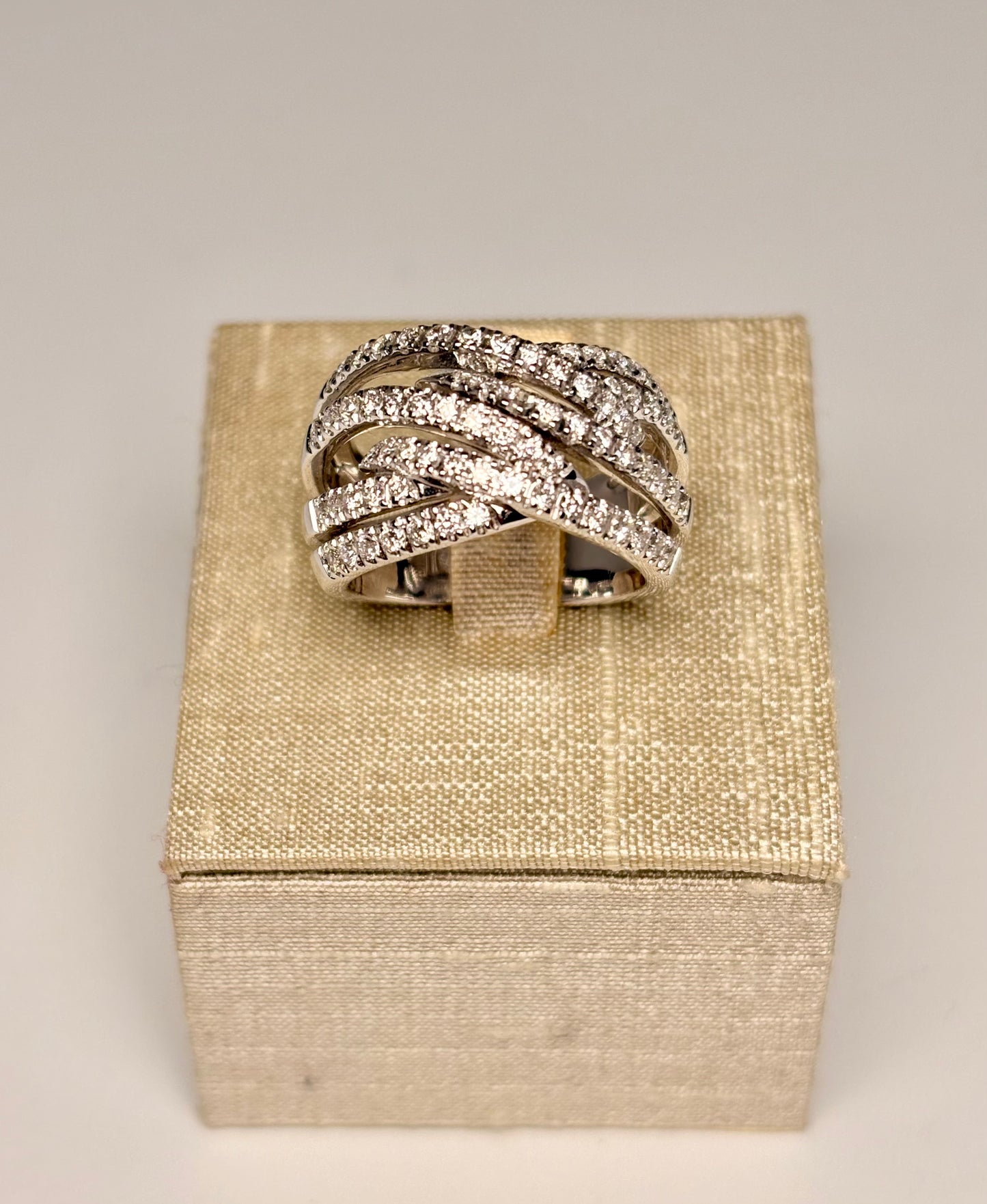 Anello Intreccio Pavè