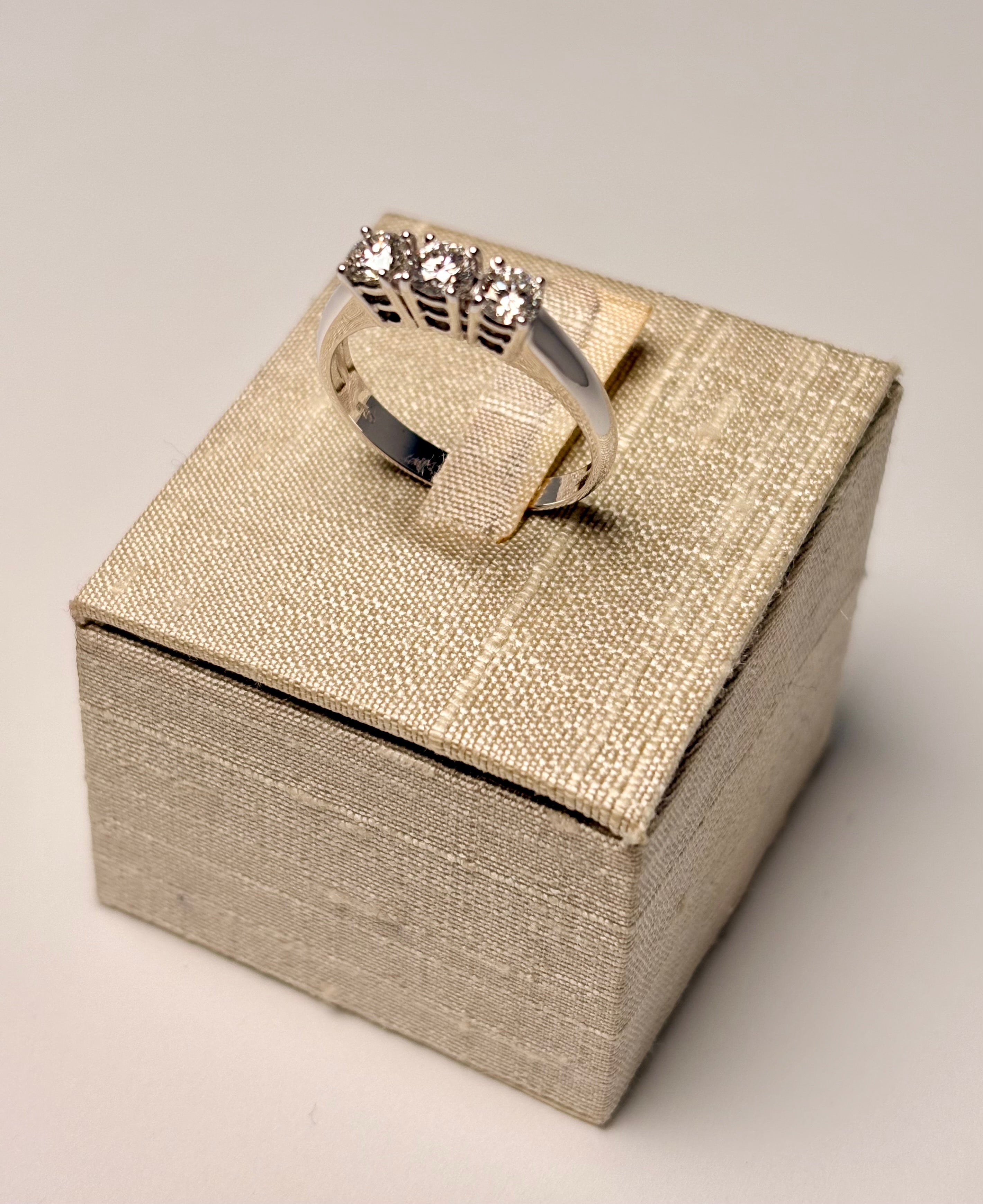 Anello Trilogy ct. 0,63