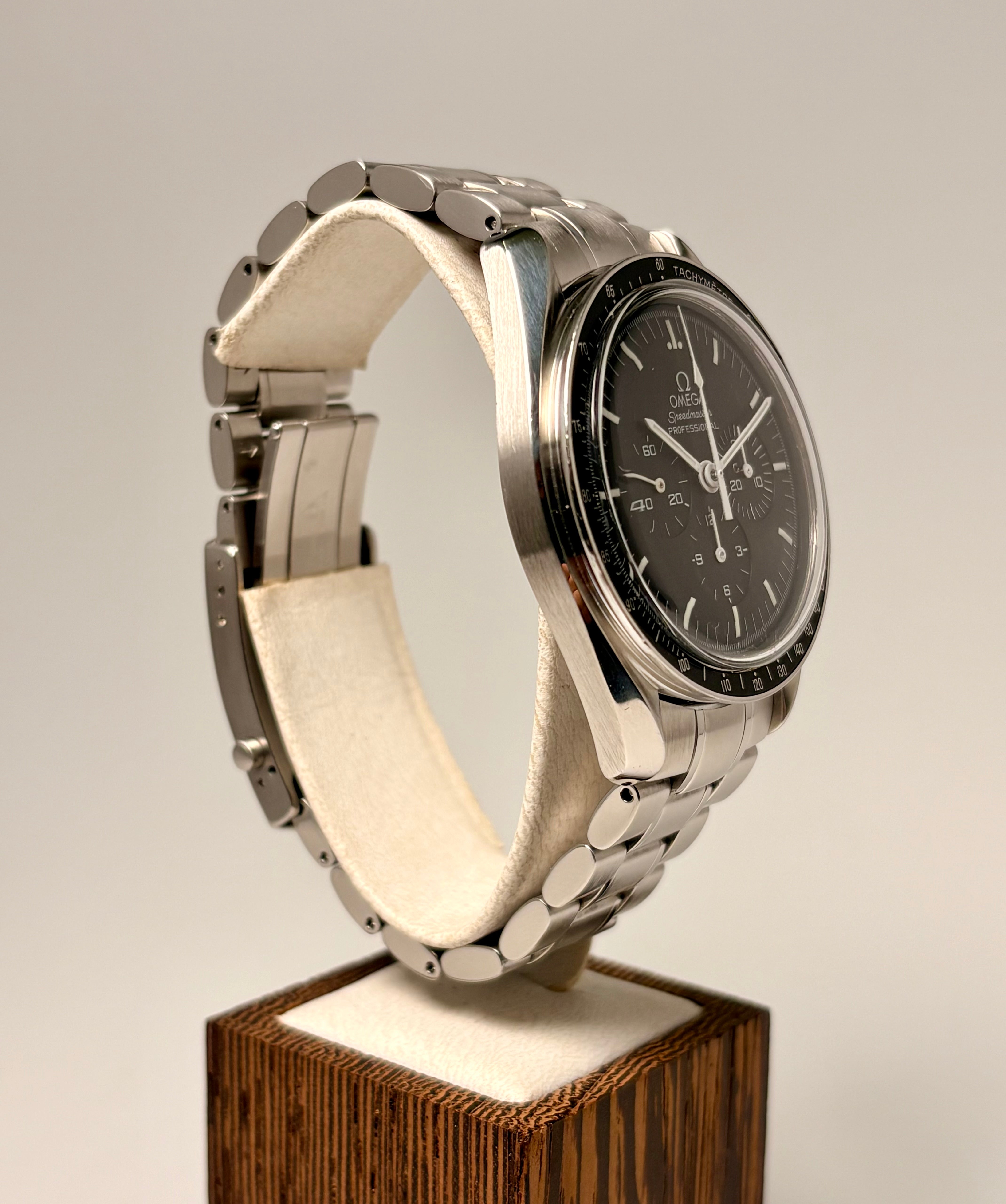 Omega Speedmaster Moonwatch Professional