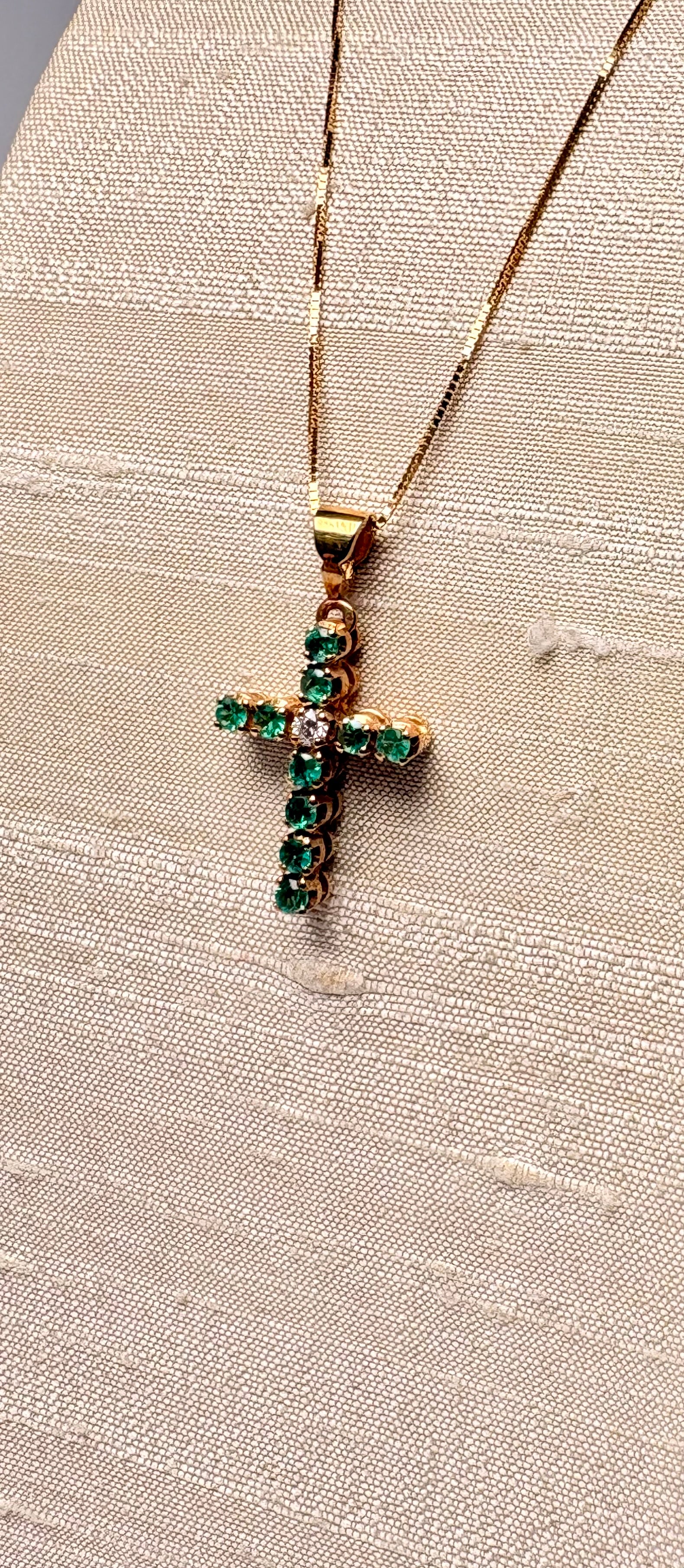 Collana Croce Smeraldi