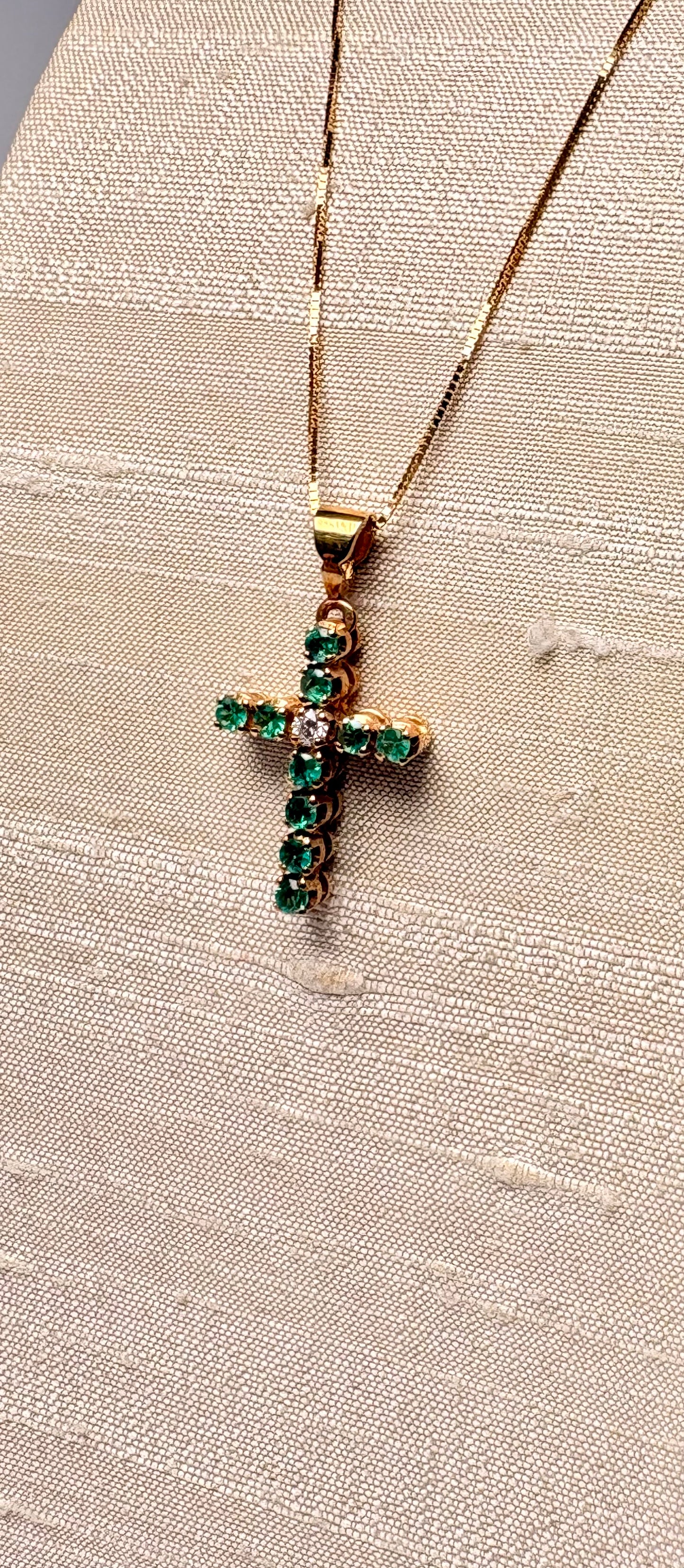 Collana Croce Smeraldi