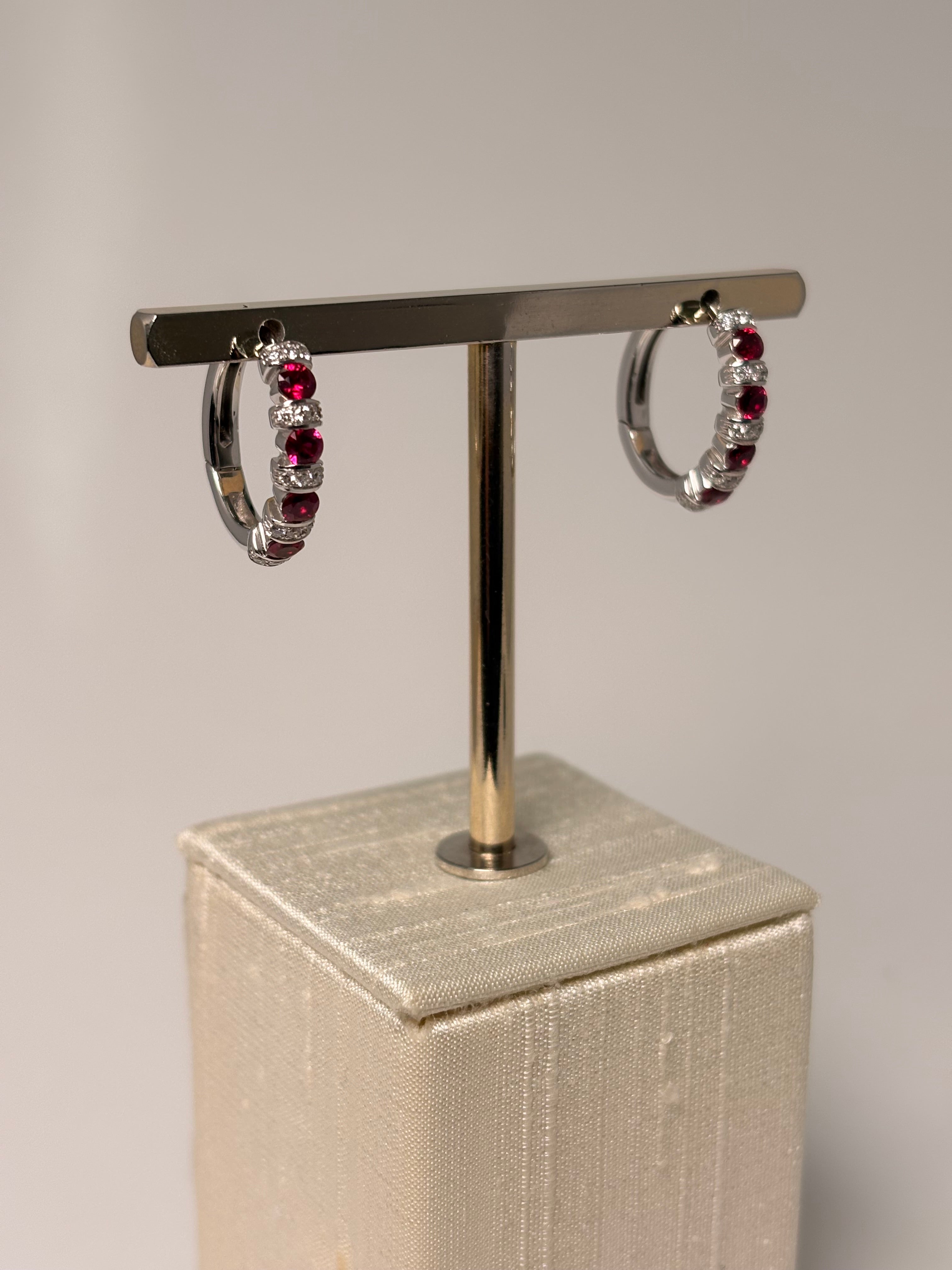Orecchini cerchio rubini