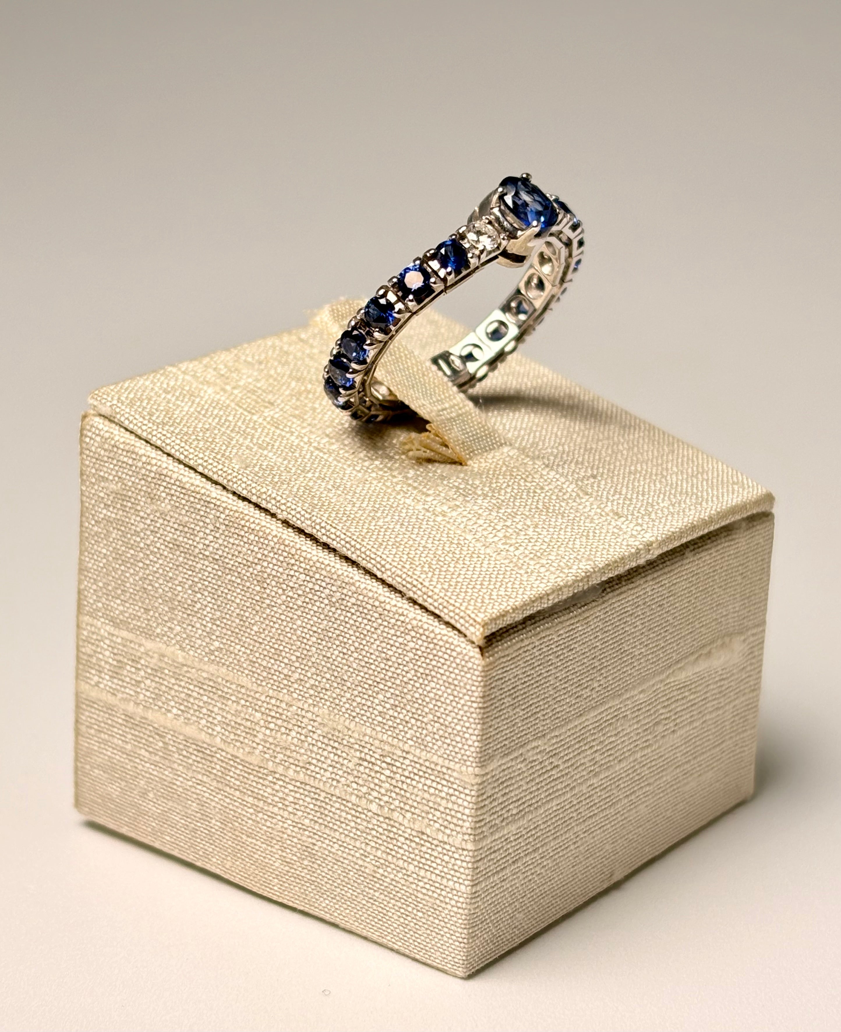Anello Comfort Zaffiri e Diamanti