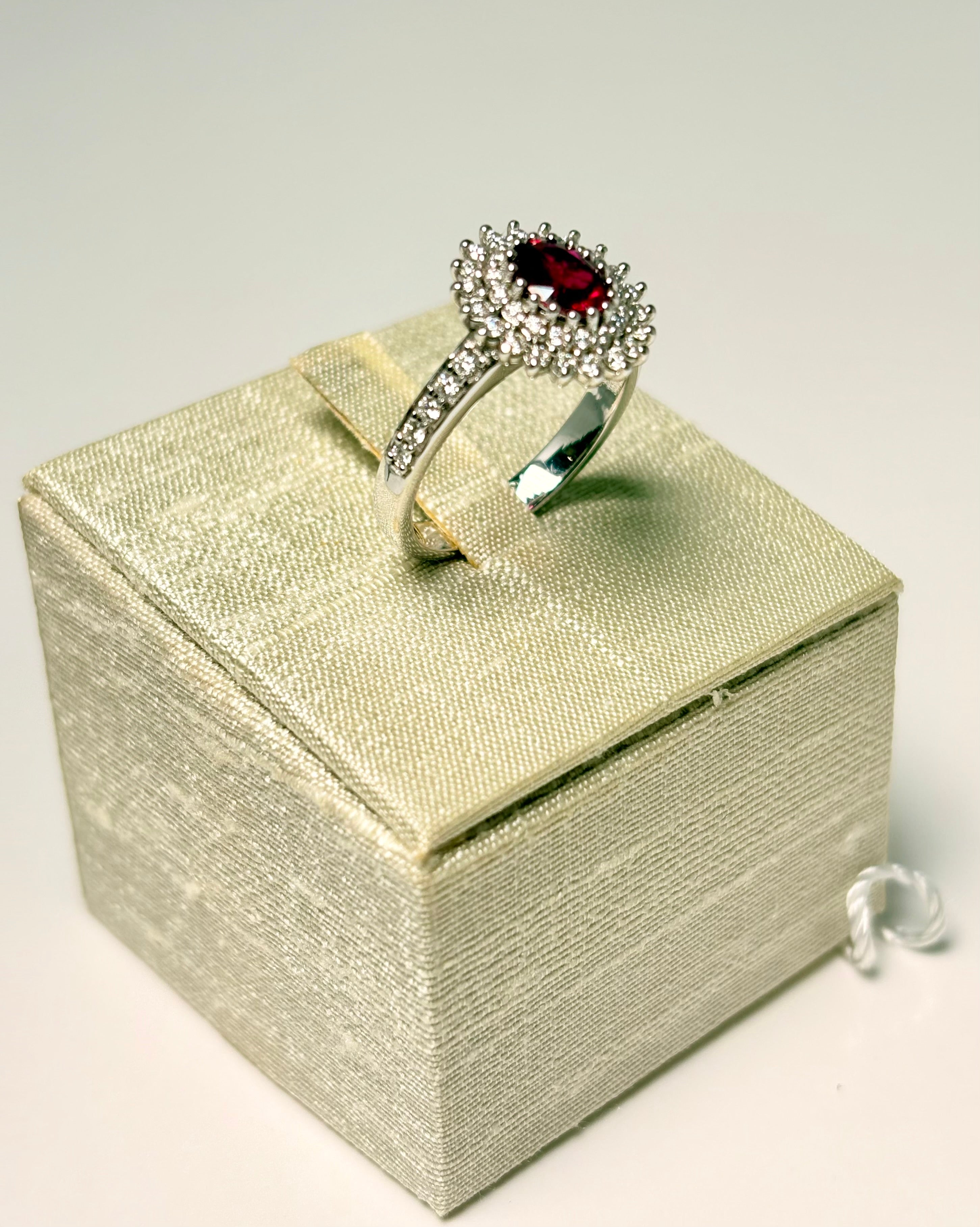 Anello Rubino e Diamanti