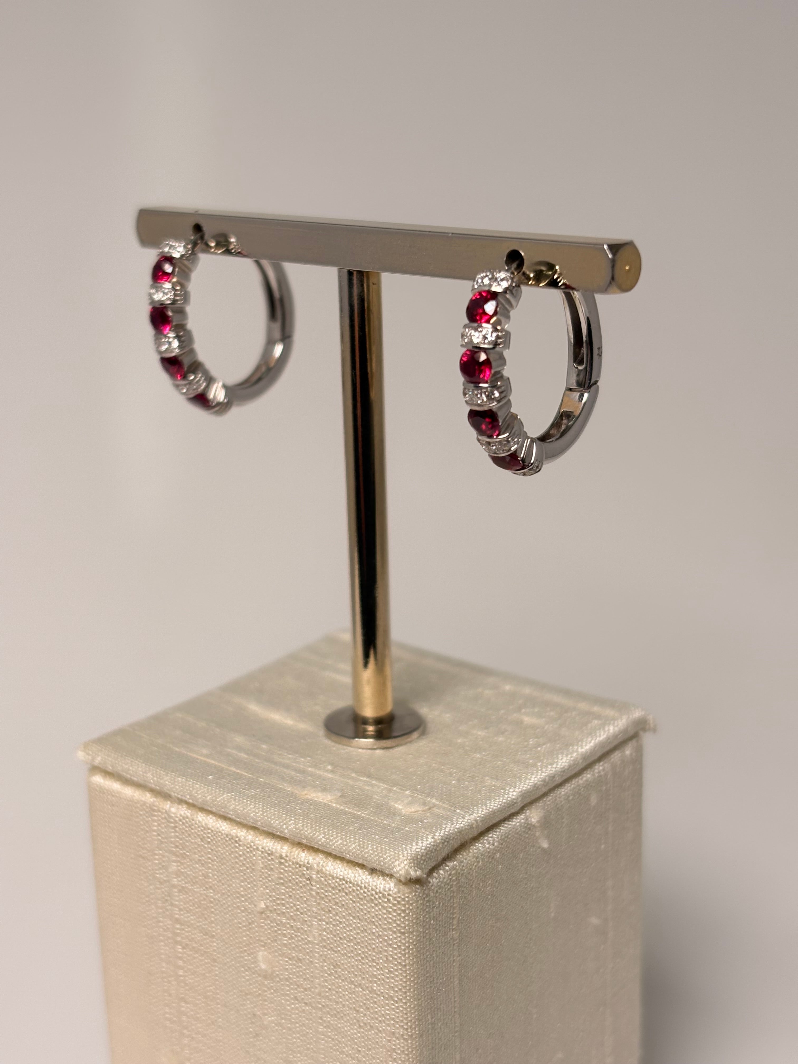 Orecchini cerchio rubini