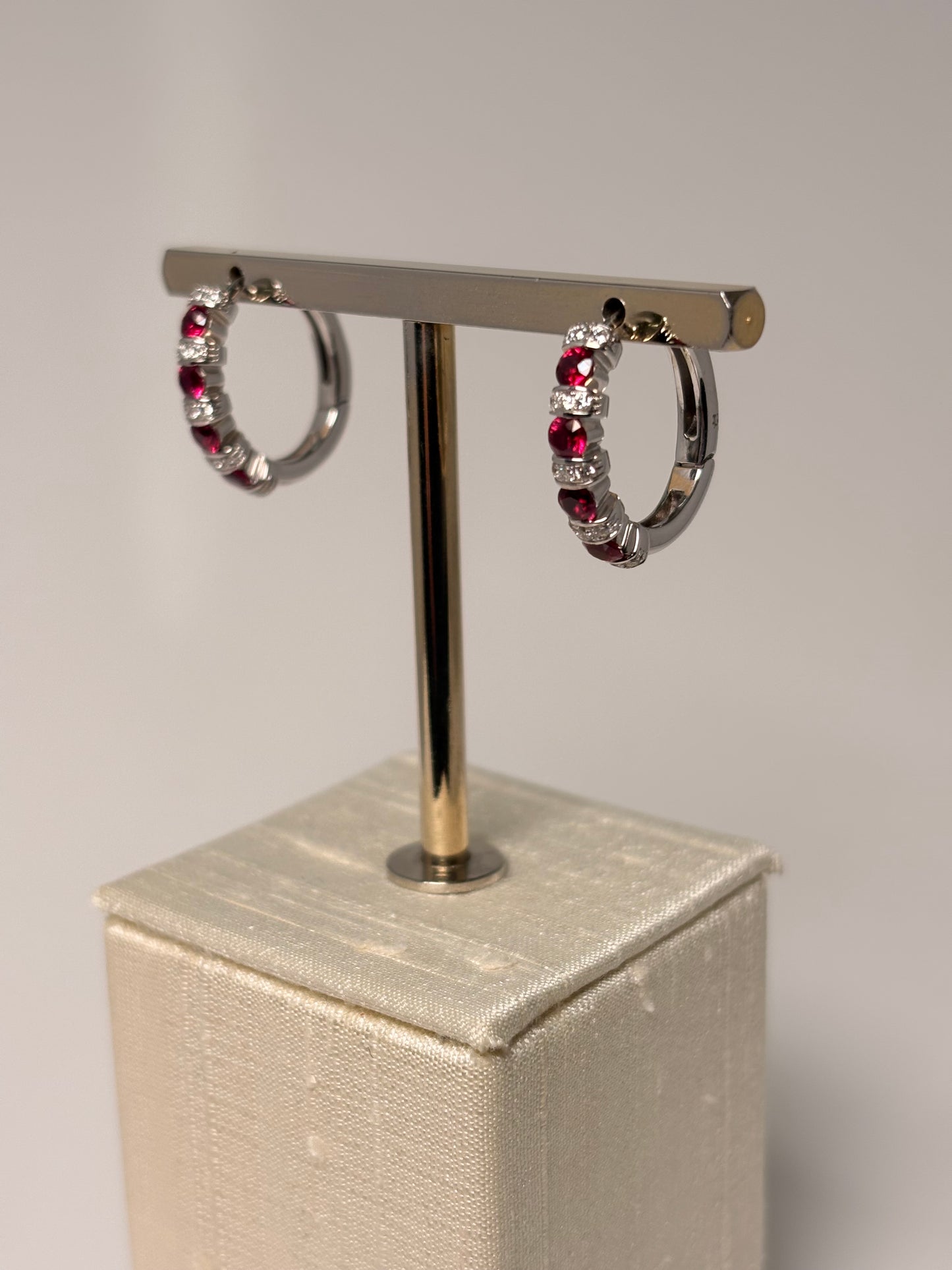 Orecchini cerchio rubini