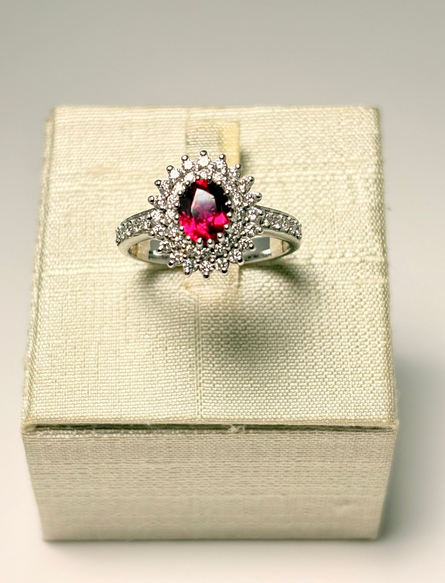 Anello Rubino e Diamanti